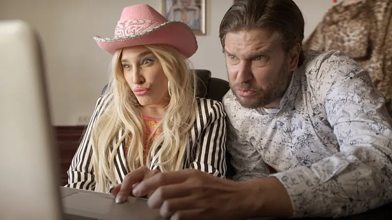 זאת וזאתי, עונה 1, פרק 8: תותית ומילעל מקימות מפלגה