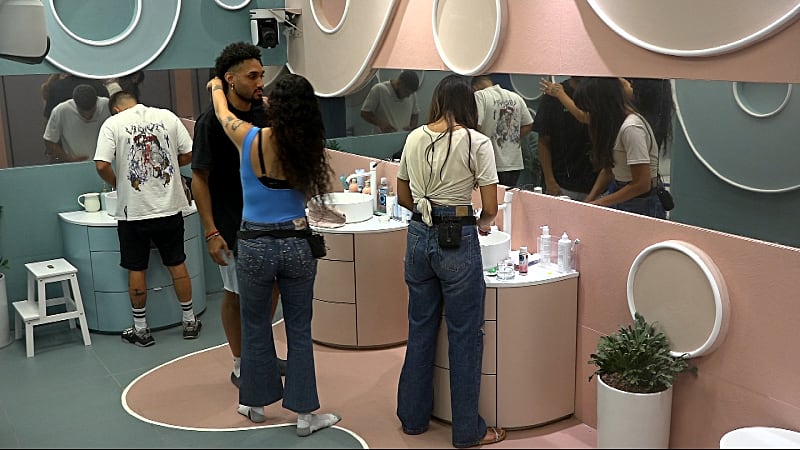 entertainment-the-big-brother-season-06-all-clips-2626-part-2408191538