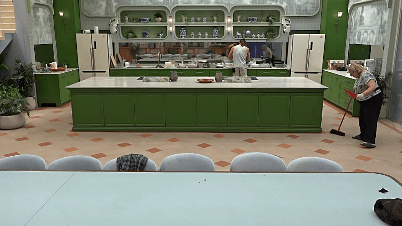 entertainment-the-big-brother-season-08-timeline-part-2604051000