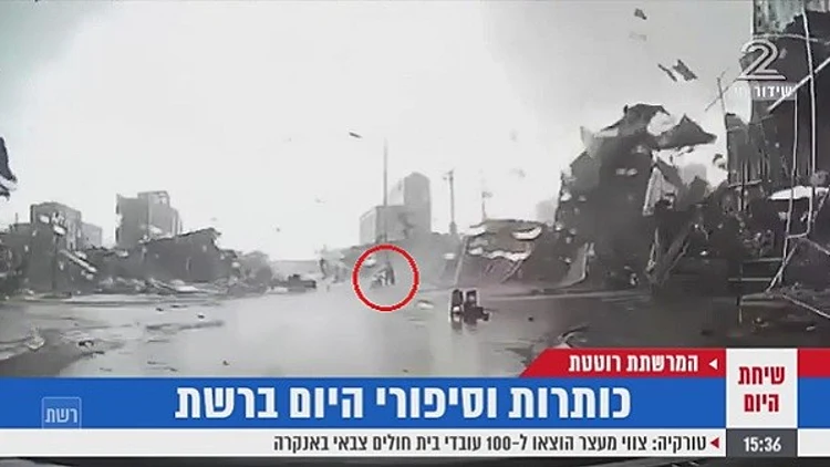 ניוזפיד – צפו בתיעוד: טורנדו בווייטנאם מוחק עיירה תוך שניות | חדשות 13