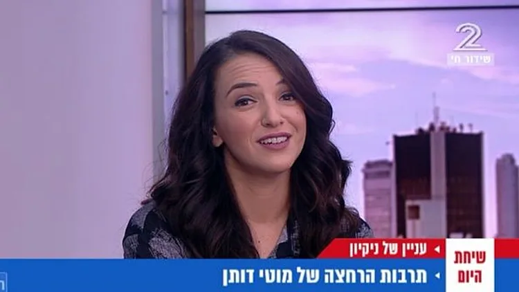 לוסי אהריש רוצה לדבר על בריכות שחייה
