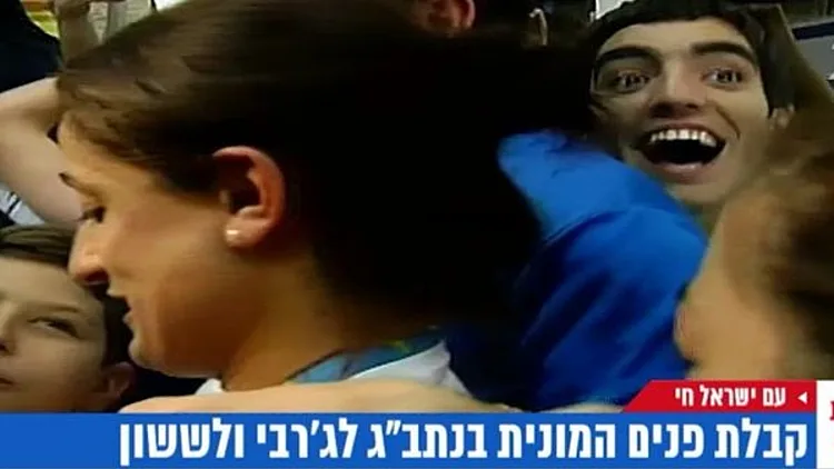עם ישראל חי: קבלת הפנים ההמונית לג'רבי וששון