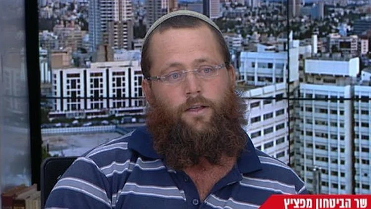 שר הביטחון מפציץ