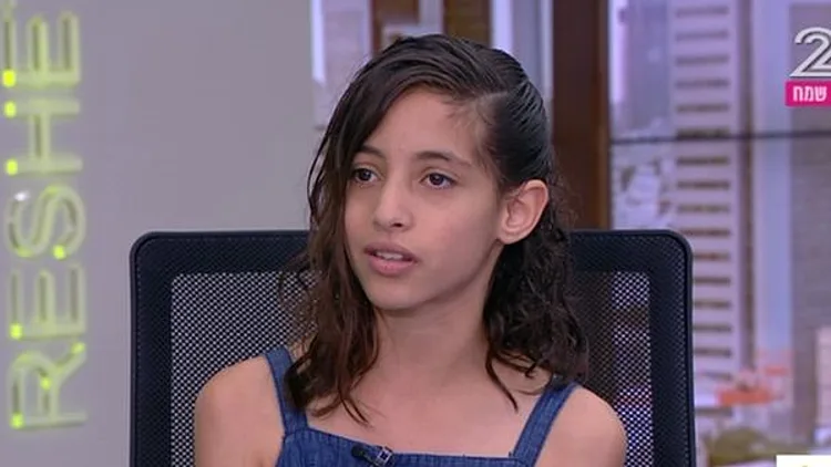 המחאה של הילדה שרק רוצה להיכנס לבריכה