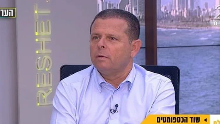 שוד הכספומטים: האם עלינו לשלם שמונה שקלים עמלה על משיכת מזומן?