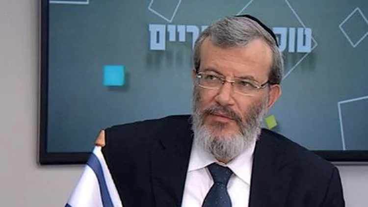 האם אנחנו עדיין עם הספר?