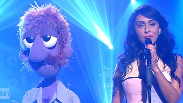 פרק 3: הרומן של ריטה ורד