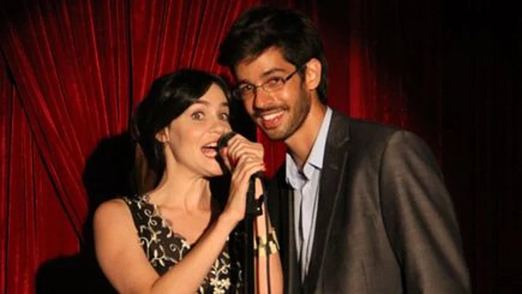 עממיות, עונה 1, פרק 3: Hello