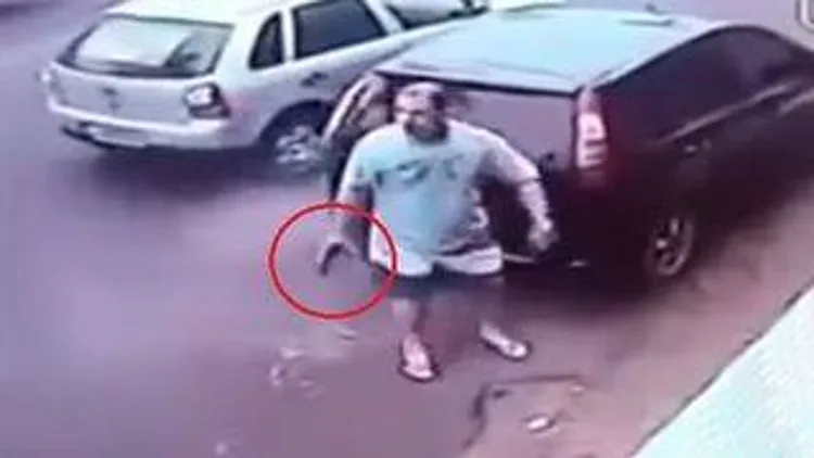 רץ ברשת – זעם בכביש: ויכוח בין נהגים הסלים מהר מאוד כשאחד מהם שלף אקדח | חדשות 13