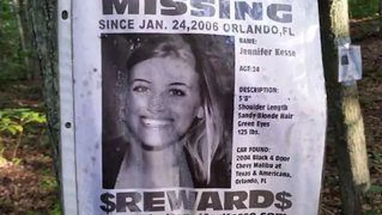 רץ ברשת – יצא לטיול ביער – והזדעזע לגלות מה יש בין העצים | חדשות 13