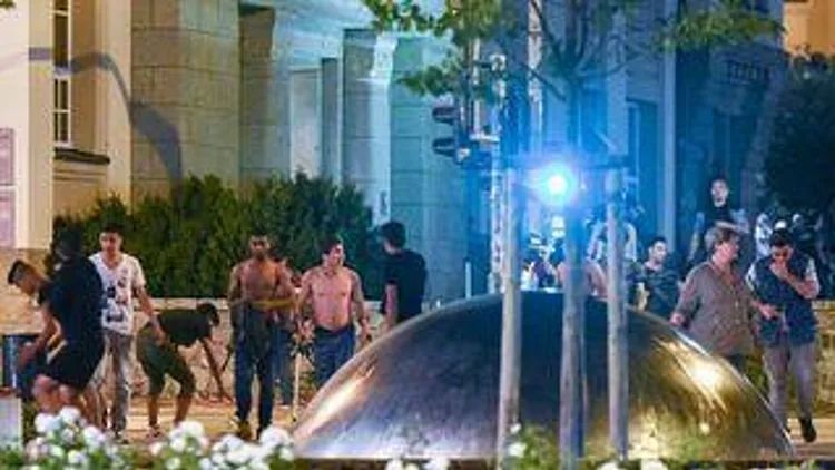רץ ברשת – התיעוד שמסעיר את אירופה: קטטת ענק בין נאו נאצים לפליטים סורים | חדשות 13