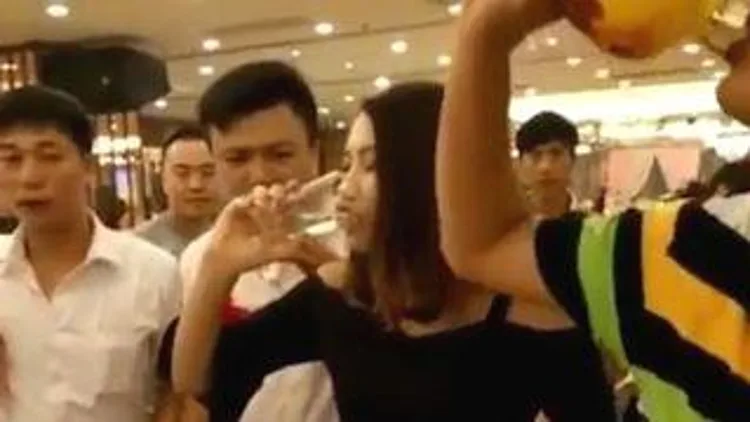 רץ ברשת – חתונה קטלנית: הלחץ החברתי הוביל למות השושבינה במהלך החתונה | חדשות 13