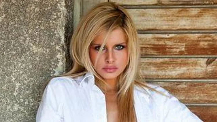 רץ ברשת – מתחבאת באחוזה? שפנפנת פלייבוי טמנה "כיפה אדומה" לעבריין, הורשעה בניסיון רצח – אך הצליחה להימלט מהמאסר | חדשות 13