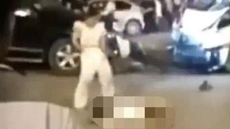 רץ ברשת – הזוי: דרסה למוות אדם ויצאה מהרכב – כדי לרקוד סביב הגופה | חדשות 13