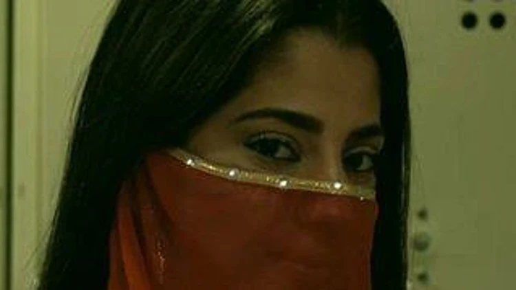 רץ ברשת – כוכבת הפורנו המוסלמית שנאסר עליה לחזור למדינתה | חדשות 13