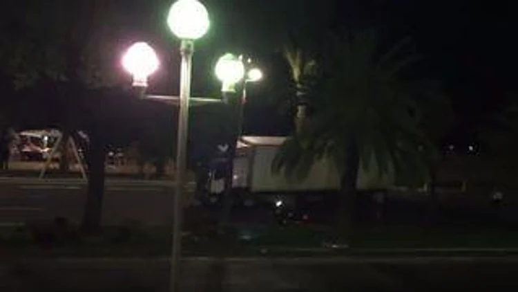 רץ ברשת – צפו בתיעוד: האופנוען שקפץ על המשאית בניסיון להשתלט על המחבל | חדשות 13