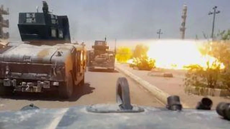 רץ ברשת – תיעוד מדהים: מכונית תופת של דאעש מתפוצצת על שיירת טנקים עירקים | חדשות 13