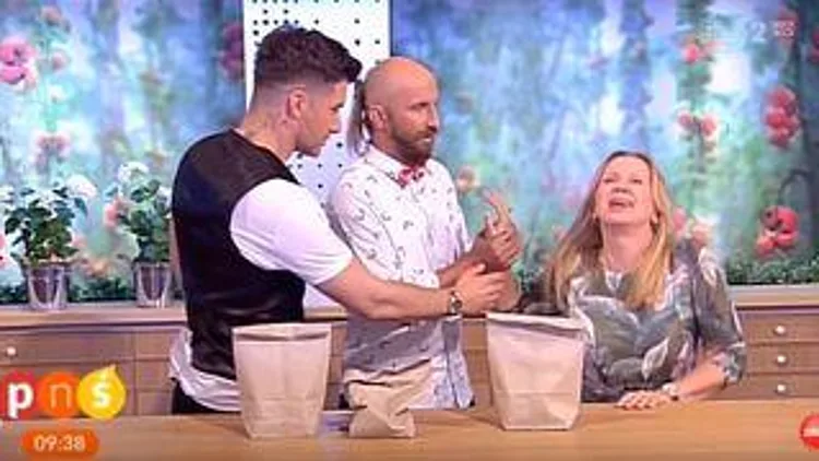 רץ ברשת – תאונה בשידור חי: כך שיפד הקוסם את ידה של המנחה מול הקהל ההמום | חדשות 13