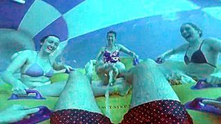 רץ ברשת – נערה התעלפה בתוך מגלשת מים ענקית, מצלמת הגו פרו של אחיה תיעדה הכל | חדשות 13