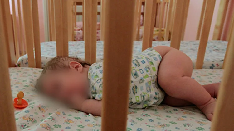 כך נמנעה במקרה הוצאת התינוק מחזקת אמו | חדשות 13