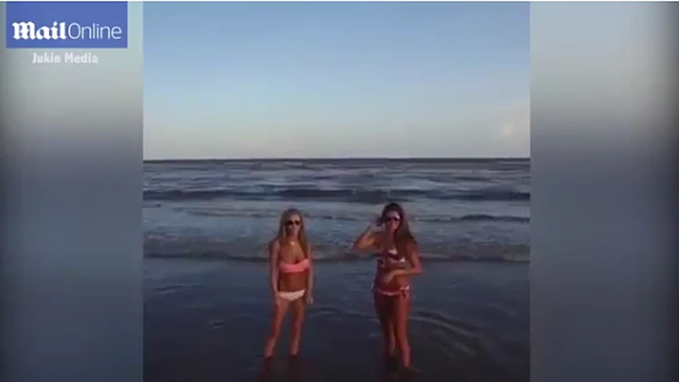 כשמצלמת רחפן מחליטה לתקוף דוגמניות ביקיני