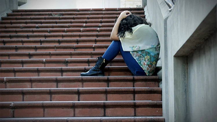 חשד לאונס בב"ש: 3 צעירים נעצרו | חדשות 13