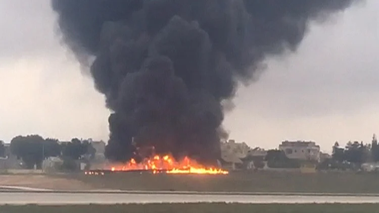תיעוד: מטוס קל התרסק לאחר ההמראה | חדשות 13