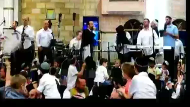 הקפות שניות בכפר חב"ד | חדשות 13