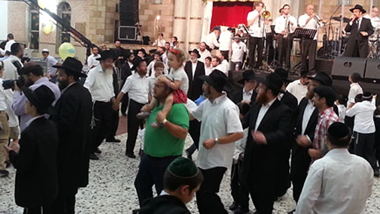 הקפות שניות בכפר חב"ד | חדשות 13