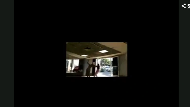 צעירה הכתה אישה מבוגרת בשל ויכוח על חנייה