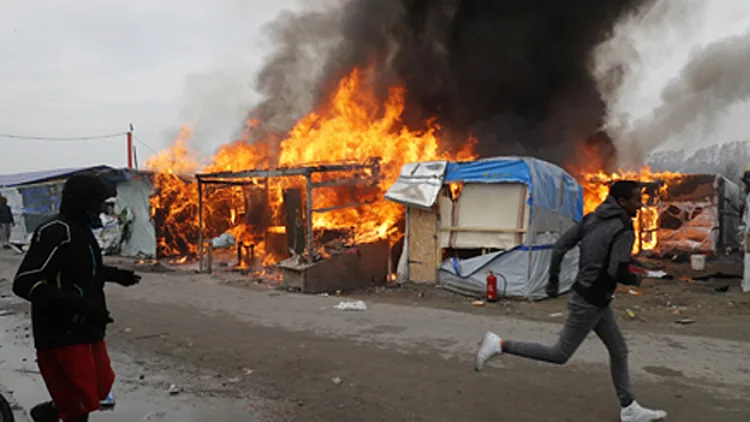 המהגרים הציתו את "הג'ונגל"