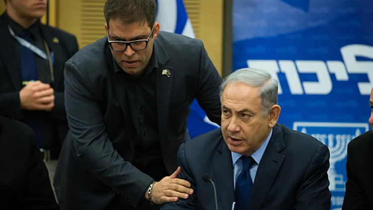 הפגישה החשאית: מה עושים עם חזן?