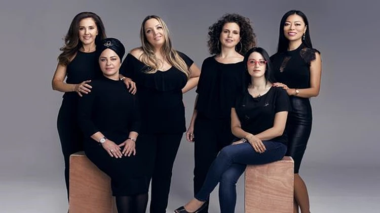 "שש אמהות": הצצה לסיפורים, המשפחות והבתים של האמהות החדשות | רשת 13