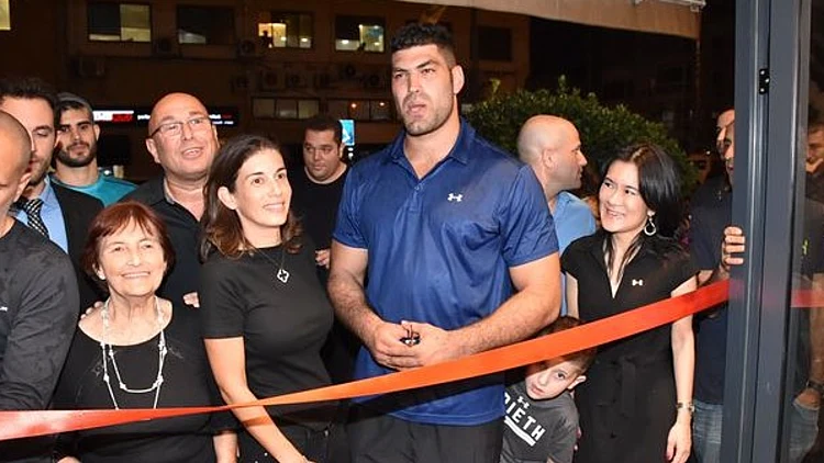 בנות ישראל – תקנאו: אורי ששון ואופירה אסייג מתמנגלים | רשת 13