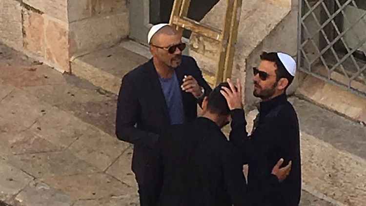 הסוף לשמועות: אלירז שדה ואייל גולן מסתחבקים