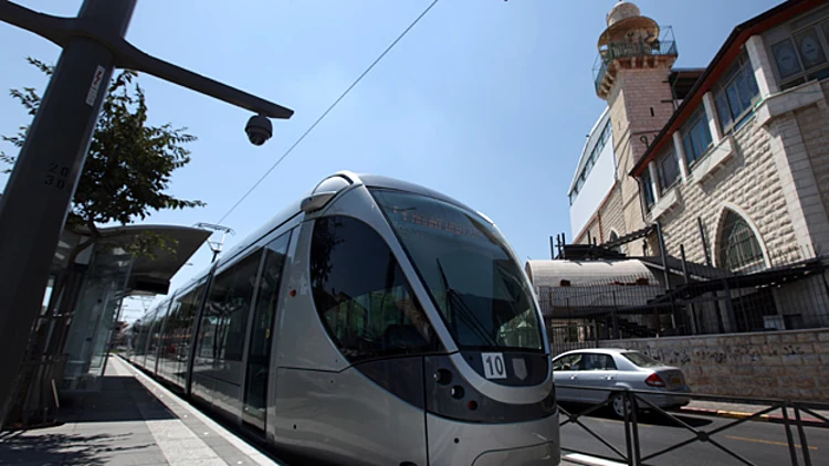 הפלסטינים זועמים על יוזמת השר כ"ץ: "התכנית תהפוך את חיינו לגיהנום" | חדשות 13