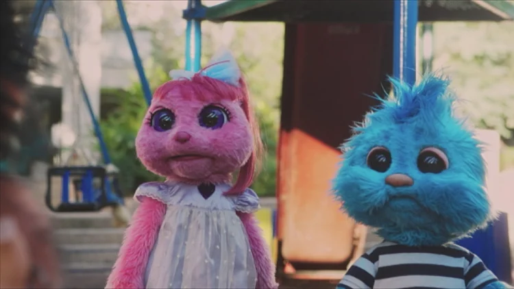 מפלצות קטנות, עונה 1, פרק 1: החופש הגדול