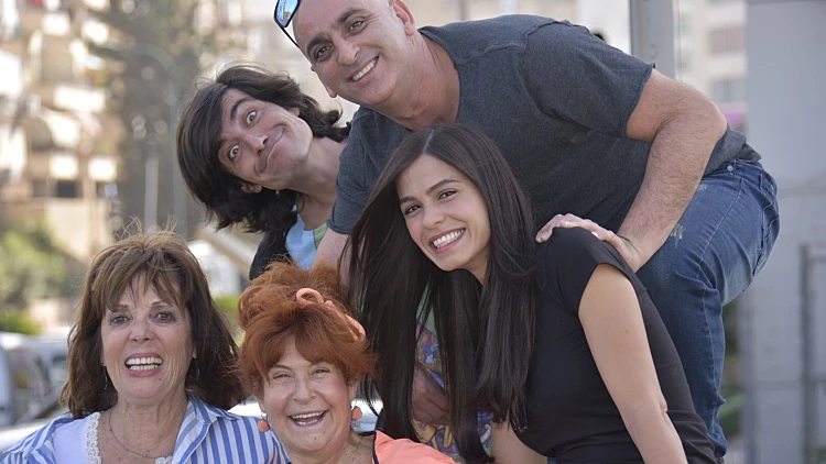  מיכל הקטנה וציפי שביט עוצרות את התנועה