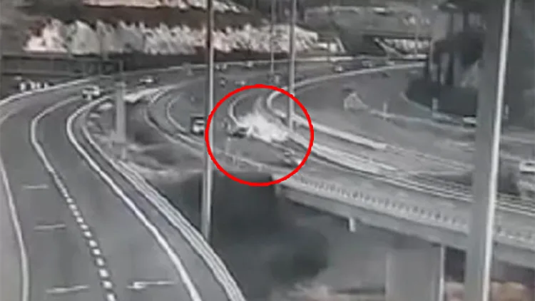 סטה מהנתיב ופגע ב-3 אופנועים