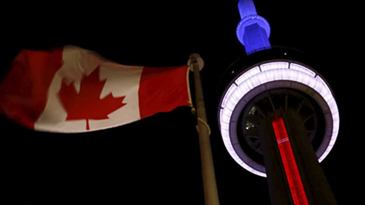 "אפקט טראמפ"? אתר ההגירה הקנדי קרס | חדשות 13