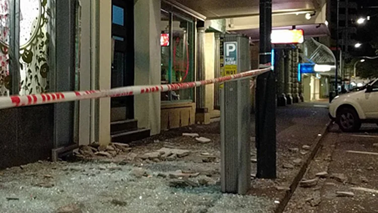 רעש חזק וצונאמי בניו זילנד | חדשות 13