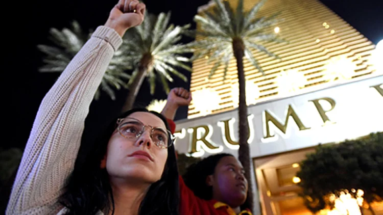 ההפגנות בארה"ב נמשכות: "טראמפ מפחיד, הרוב בחר קלינטון" | חדשות 13