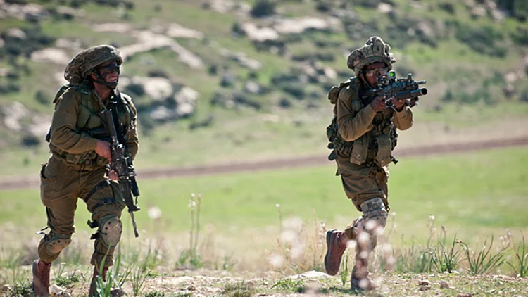 "השתמש בחייליו לצרכים אישיים"