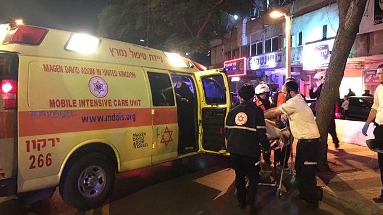 חשד לרצח: צעיר נדקר למוות בפאב בפתח תקווה | חדשות 13