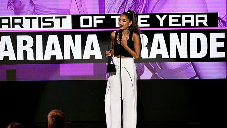 גרנדה וביבר זכו, גומז מרגשת וטראמפ מפסיד