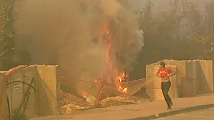 סיור ברחובות הבוערים בזכרון יעקב | חדשות 13