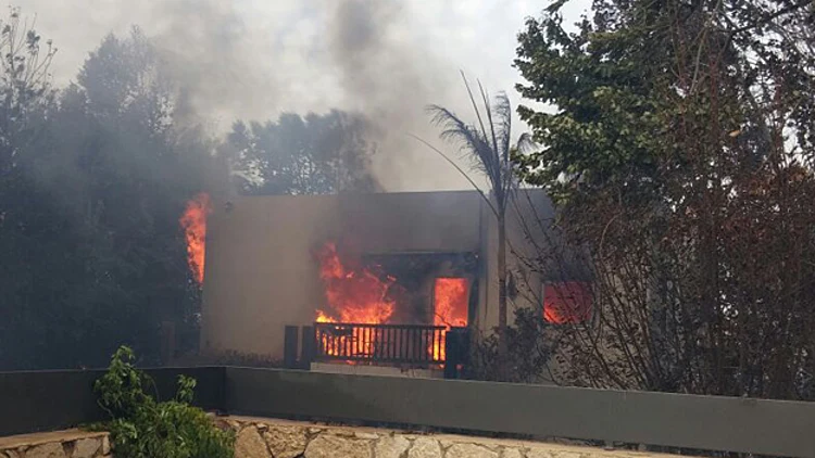 ממשיכים להילחם בלהבות. זכרון יעקב