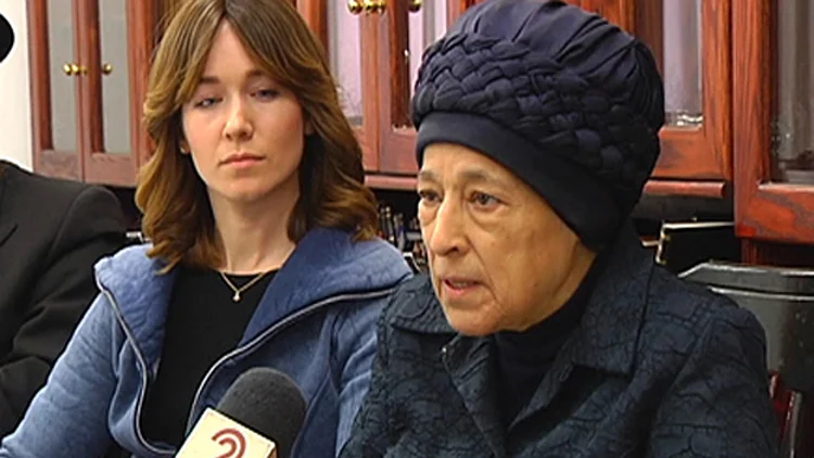 רעיית הרב ברלנד: "אולי הרב הודה כדי להקל בעונש" | חדשות 13