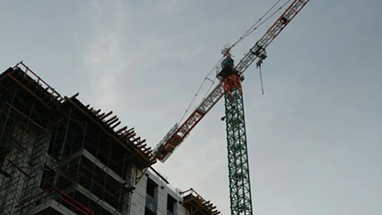 "יורד מהמנוף? לא תקבל משכורת" | חדשות 13