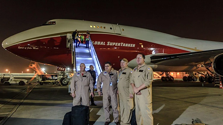 בלעדי: הצצה לתוך מטוס ה"סופרטנקר" | חדשות 13